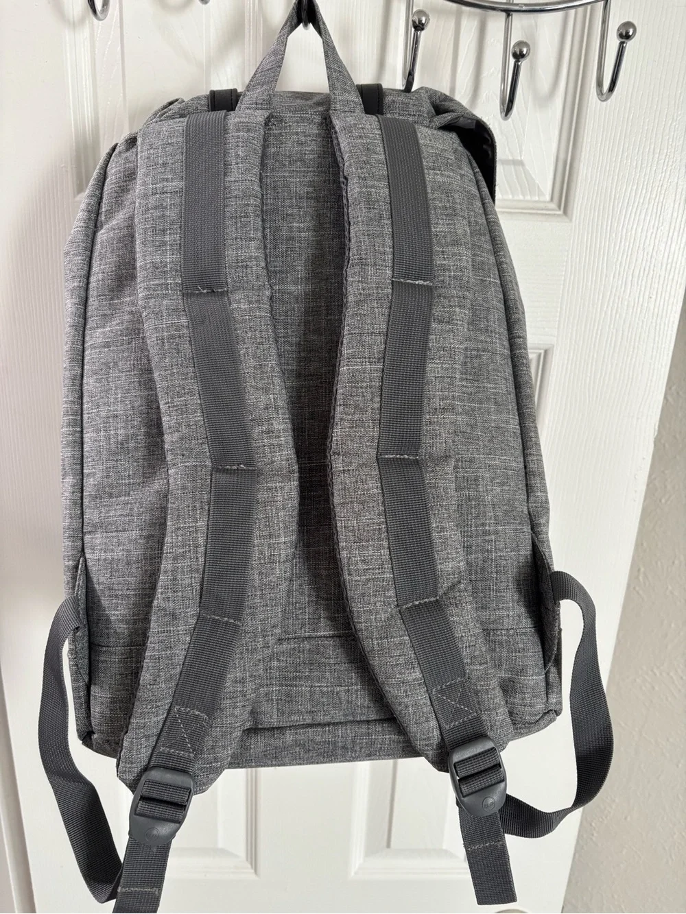 Herschel Supply Company textured gray